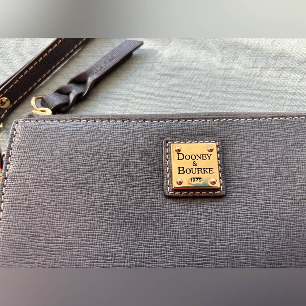 NWOT Dooney & Bourke Gray Wallet Wristlet with Gold Hardware New without tags - Picture 2 of 9